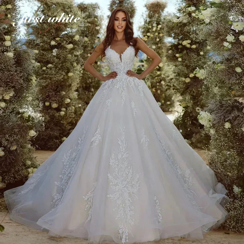 Elegant V Neck Wedding Dresses Sexy Backless Sleeveless Lace Appliques Beaded Sweep Train Bridal Gowns Vestidos De Novia